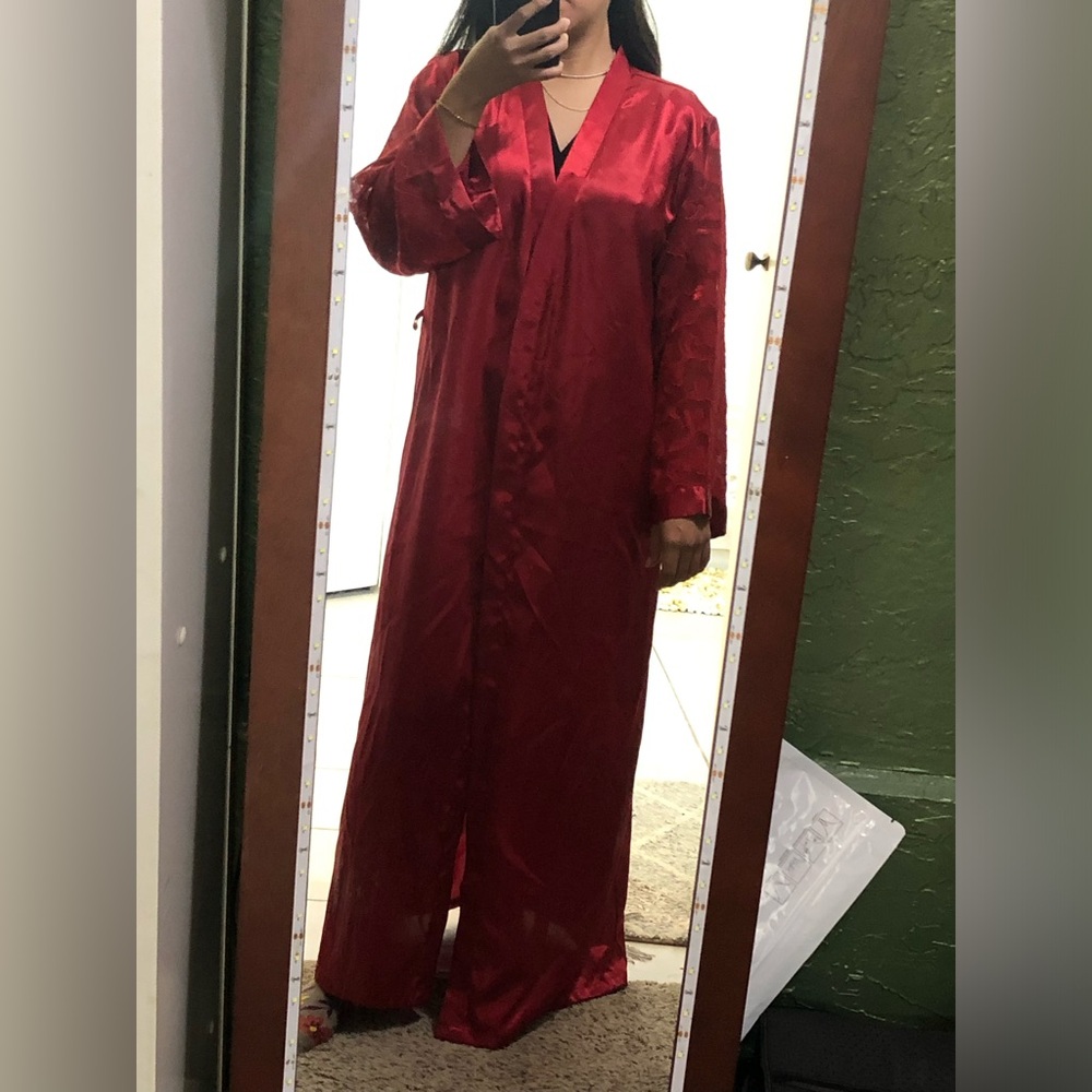 Red Robe - Picture 7 of 8
